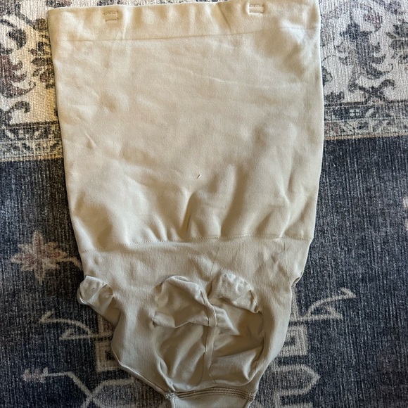 SKIMS | High Waisted Briefs | Clay Color | Medium | NWOT - Picture 6 of 7